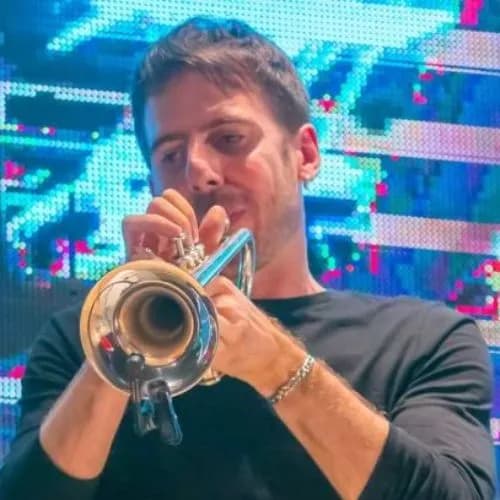Músico y componente César Briones
