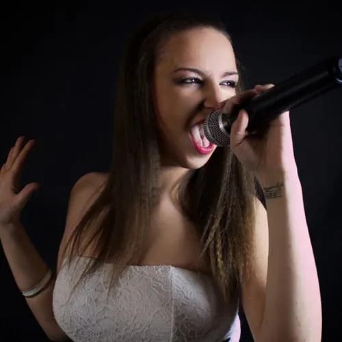 Músico y componente Cristina Sambad Martínez