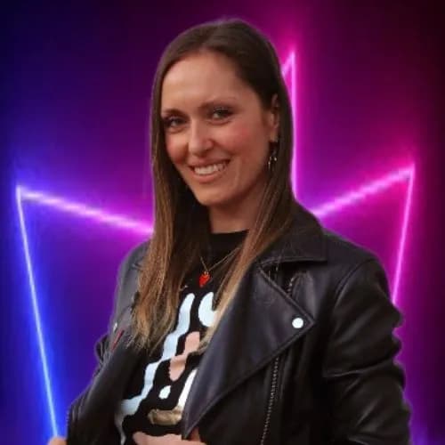 Músico y componente Julia Lascu