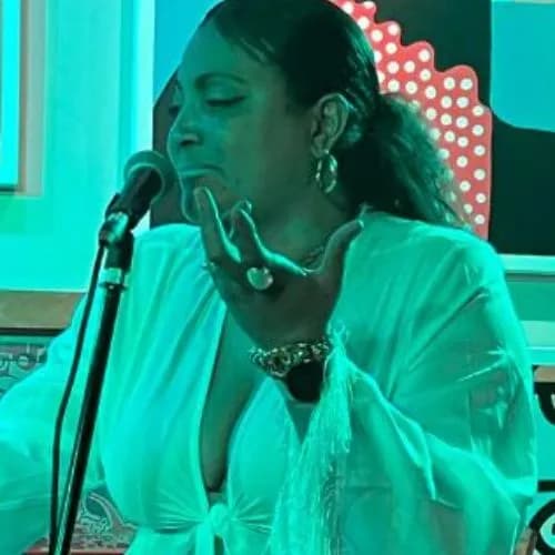 Músico y componente Mabel Guevara