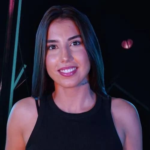 Músico y componente Sara Allegue