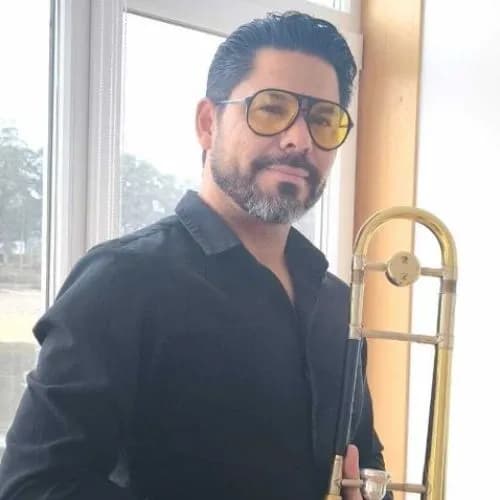 Músico y componente Carlos Damián Hernández Montes