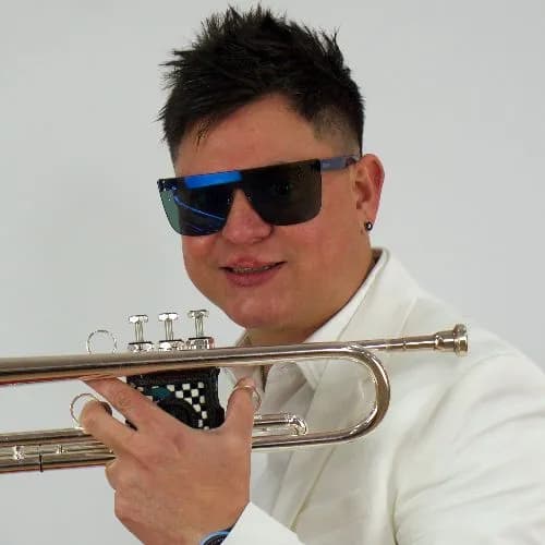 Músico y componente Danny Méndez Esquijarosa