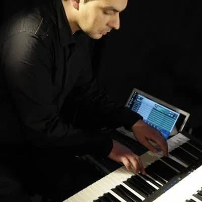 Músico y componente Marcos Guzmán
